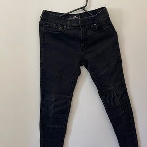 It is a black hollister w30 and L30 pants